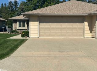 322 16th Ave NE, Hampton, IA 50441