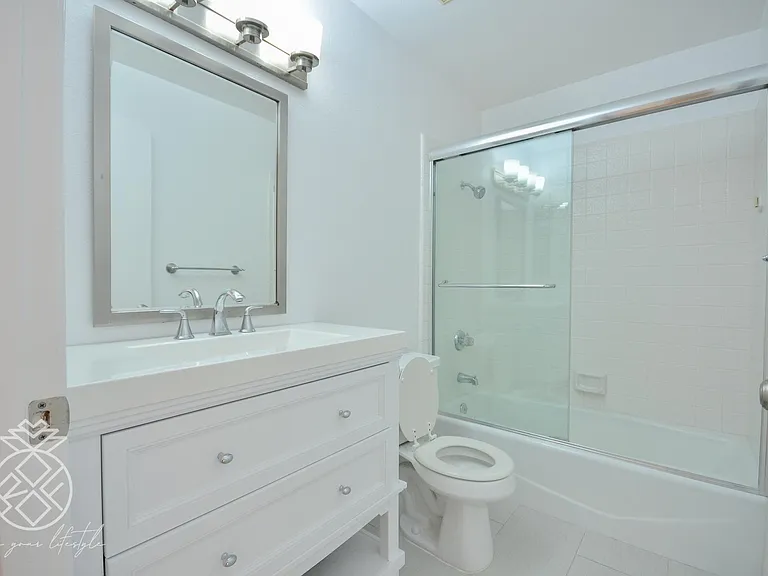 1727 Glendon Ave #104 — Photo 47