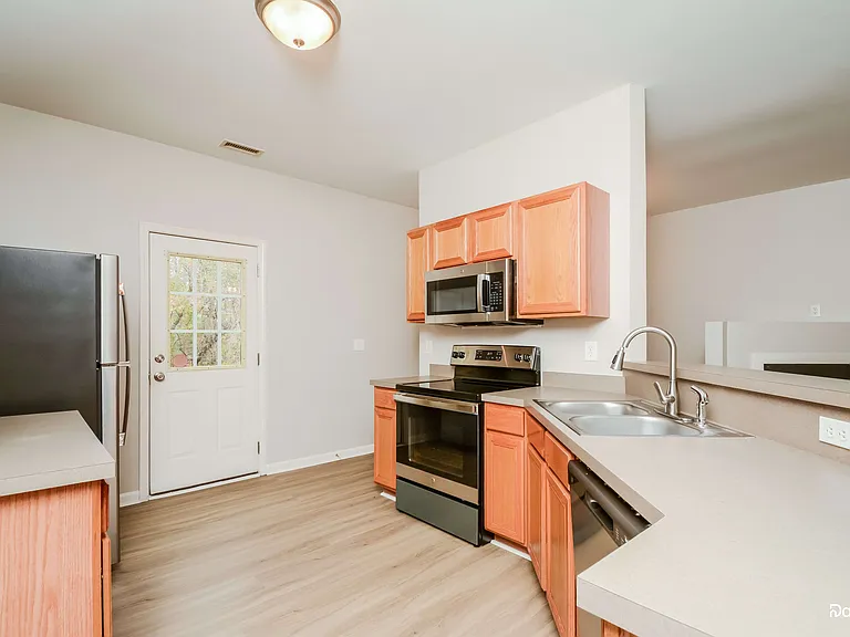 2870 Filbert St — Photo 3