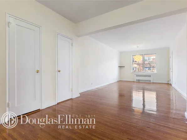 915 East 17th Street image 1 of 7