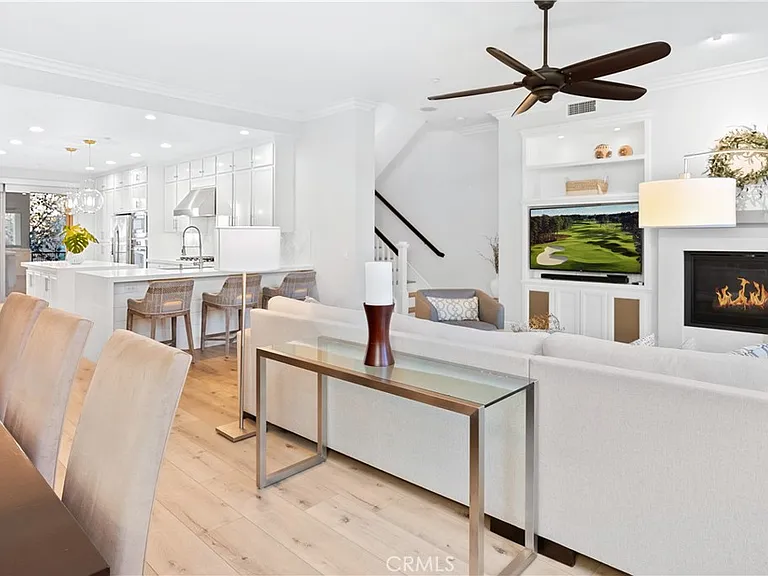 71 Vantis Dr — Photo 28