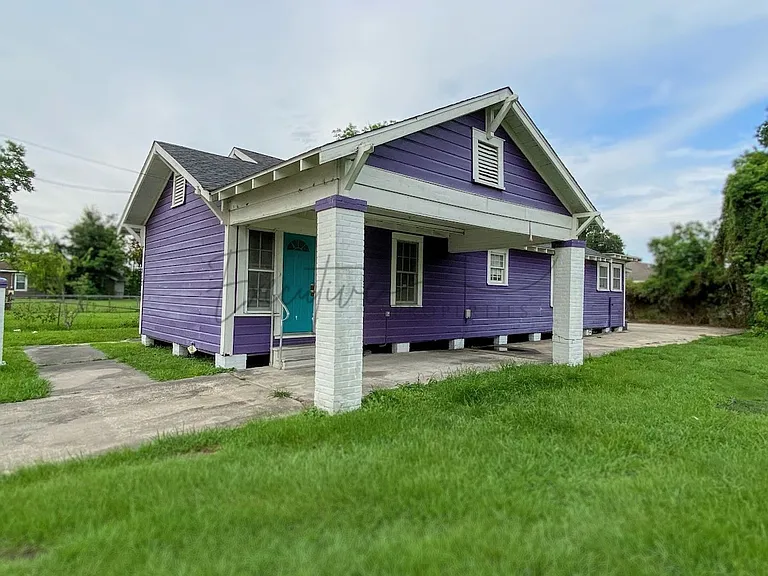 633 Enterprise Blvd — Photo 1