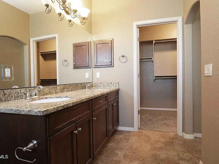 533 Green Village Ct — Photo 5