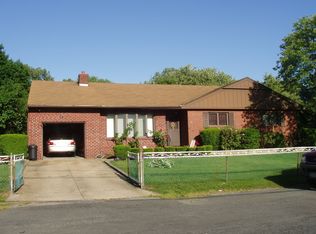 39 Violet St, Central Islip, NY 11722