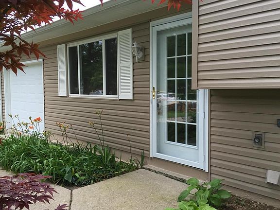 2nd image of 429 Hathaway Ct