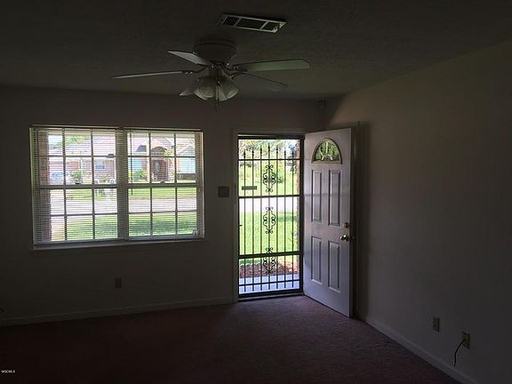 4th image of 12613 Cambridge Blvd