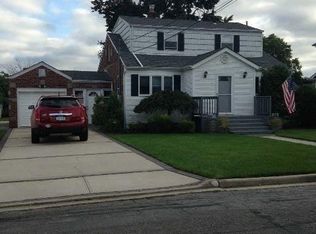 34 Caroline St, Bethpage, NY 11714