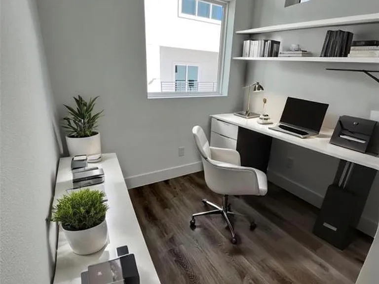 505 Schweikhardt St — Photo 2