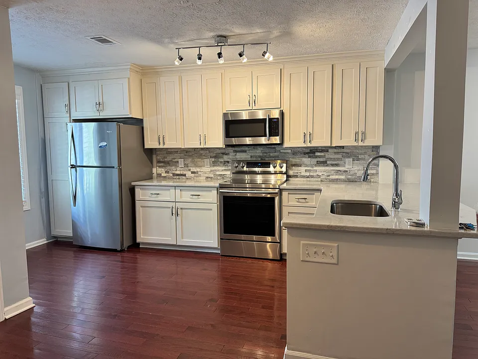 1718 Greystone Blvd #28