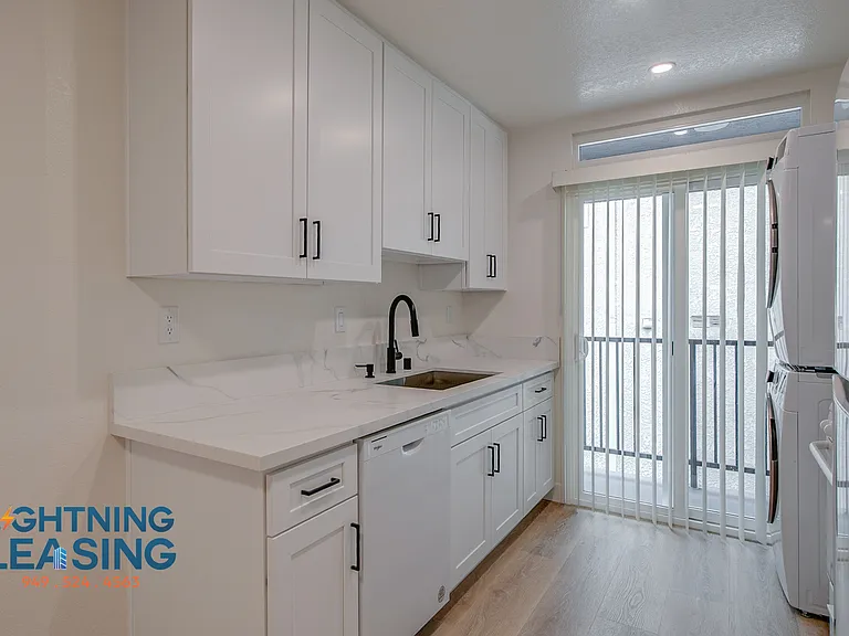 536 E Cypress Ave #302 — Photo 18