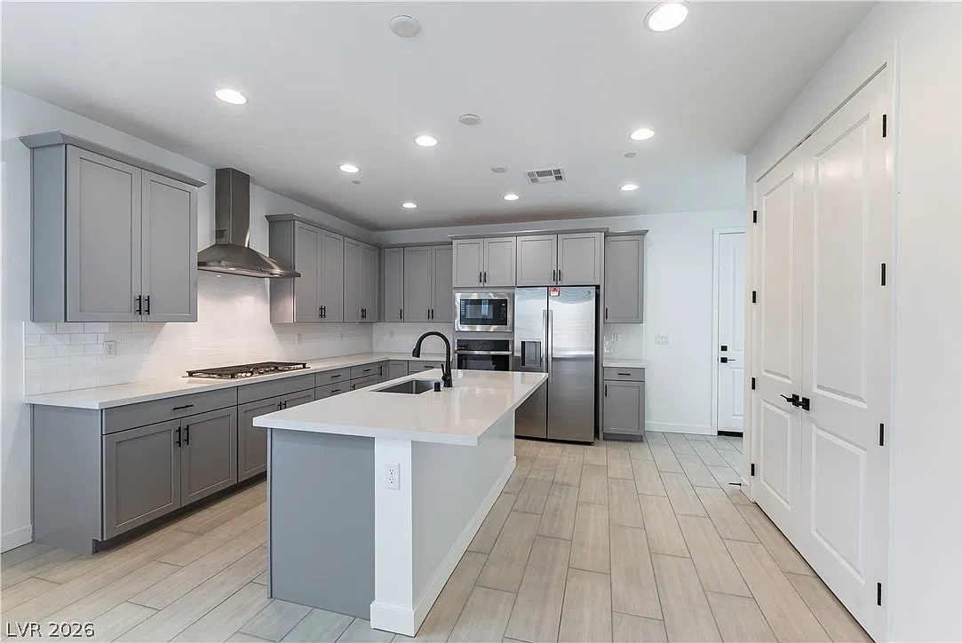 3 bed, 2.5 bath, 2497 sqft, $3,000 — Photo 4