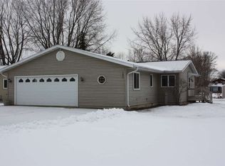 120 W Wallrich Rd, Cecil, WI 54111