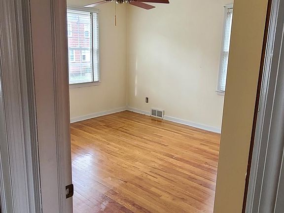 3rd image of 1401 Cleland Crse