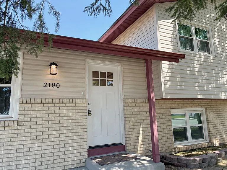 2180 Westcliff Dr — Photo 3