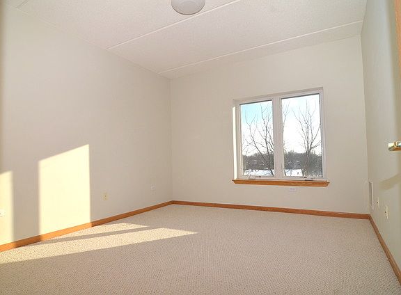 4th image of 3401 N Carriageway Dr Unit 403