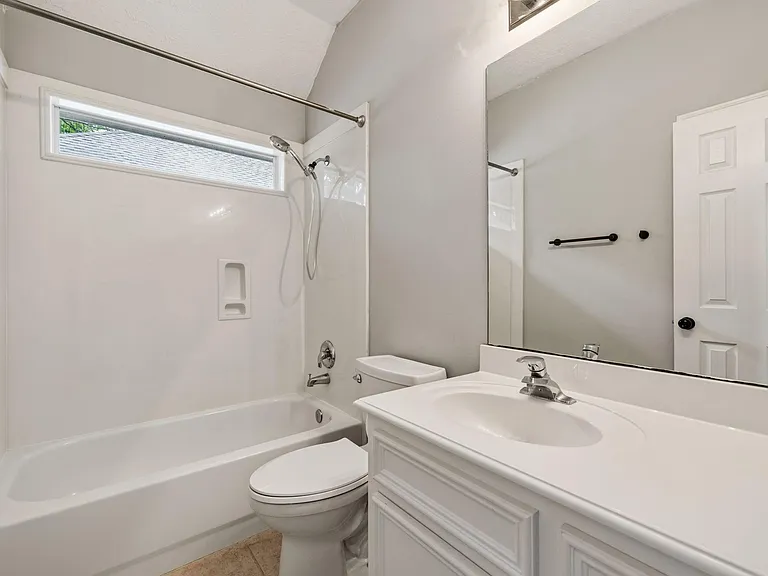 909 Katie Ln — Photo 32