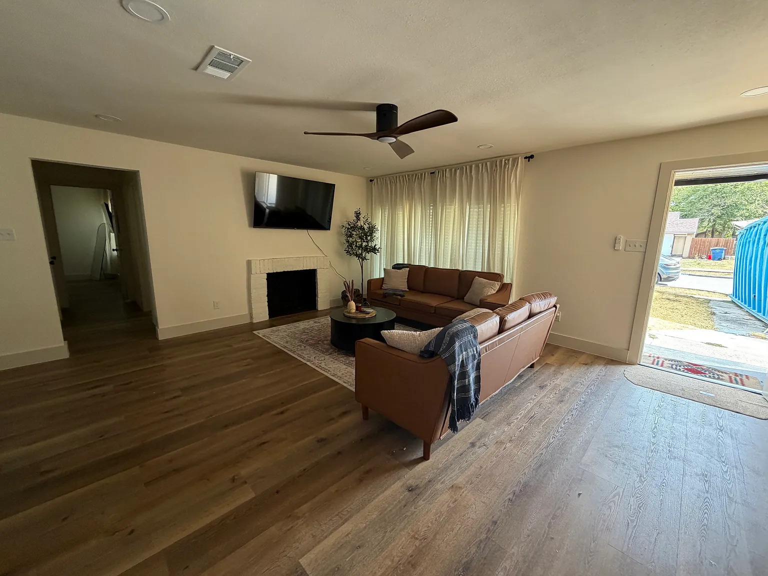 3 bed, 1464 sqft, $2,350 — Photo 2