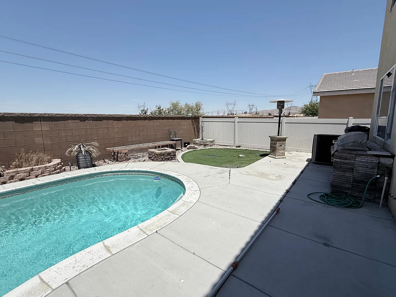 5 bed, 2.5 bath, 2373 sqft, $4,000 — Photo 1