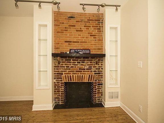 Living Room w/Faux FP