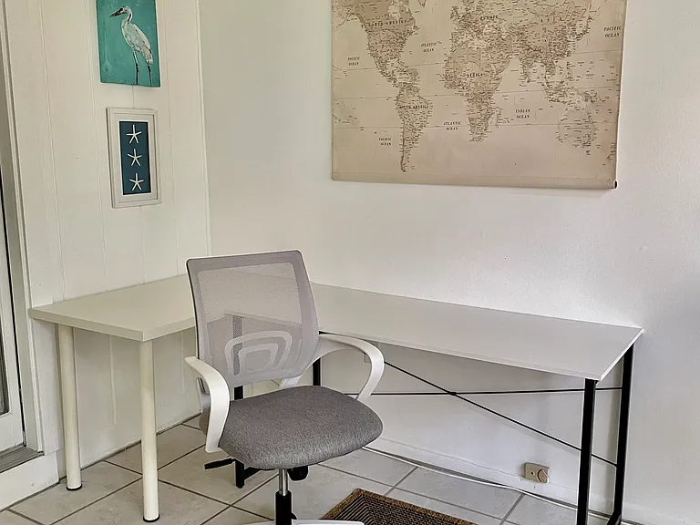 Office workspace/ lanai
