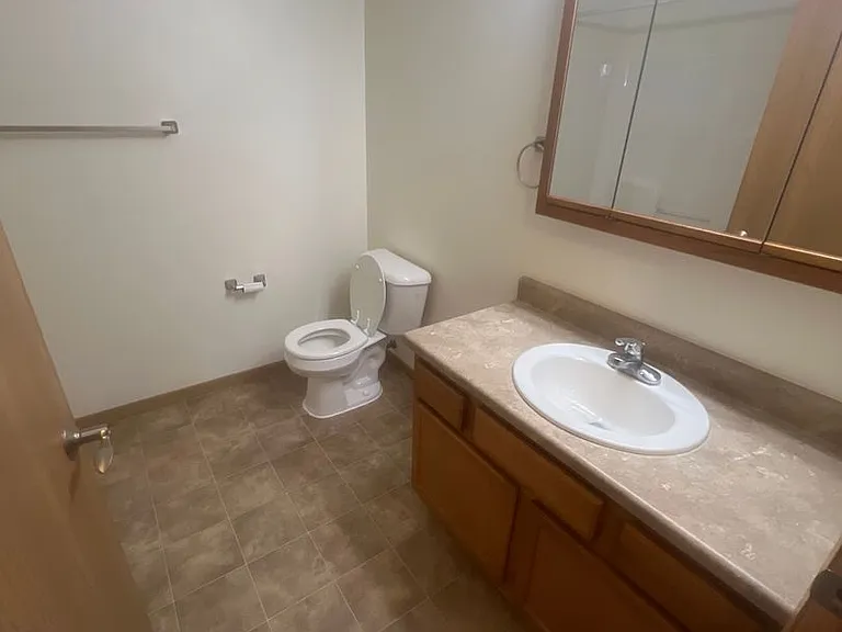 731 Illinois Ave NW — Photo 6