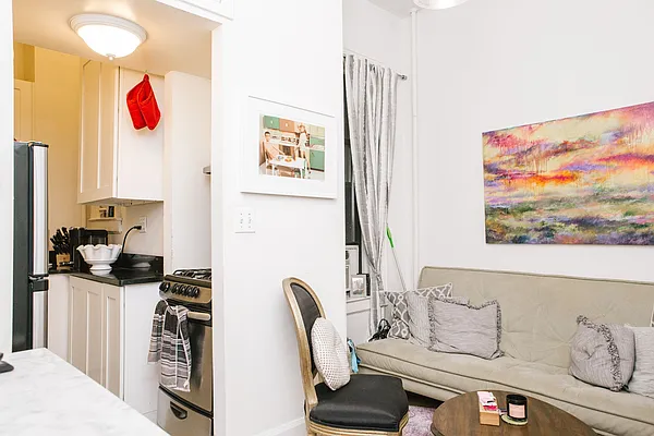 Rented by Jonathan Wachtel, LREB | media 24