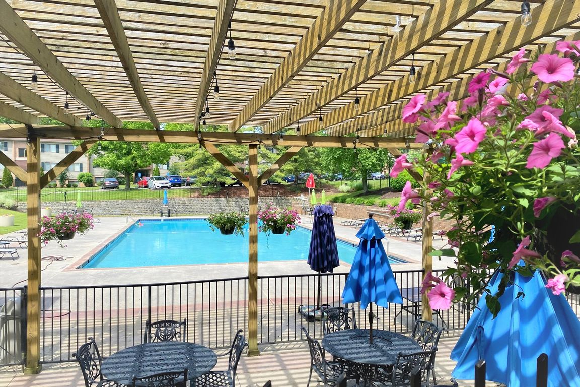 Outdoor Dining Patio and Pool at Olde Montgomery Apartments