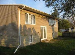 3105 Gilbertville Rd, Waterloo, IA 50707