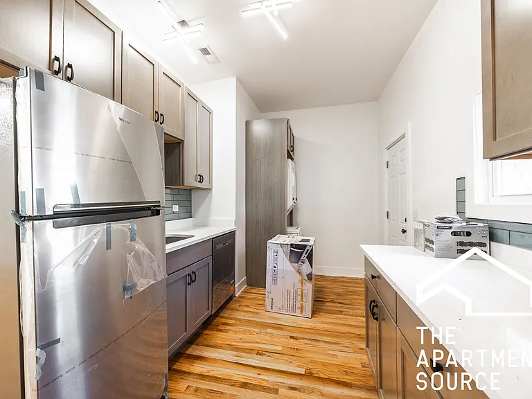 1742 N California Ave #1R — Photo 4