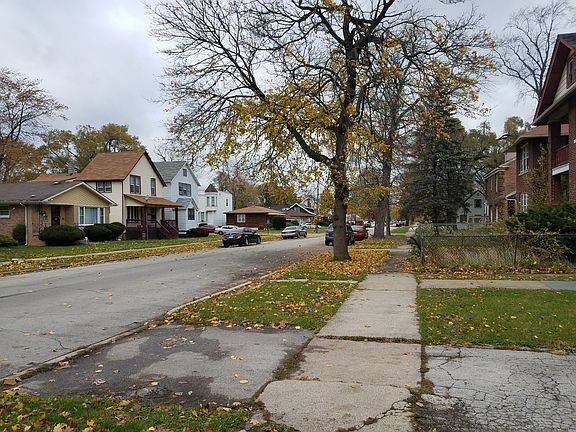 3rd image of 15615 Myrtle Ave