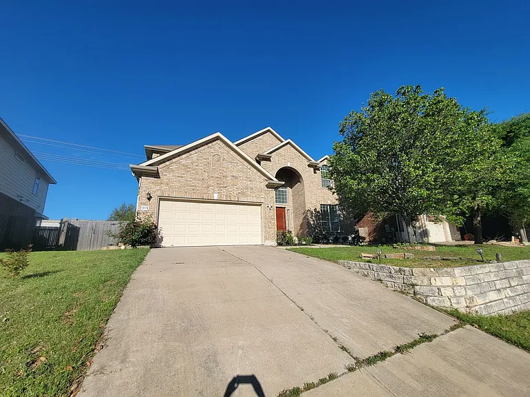 405 Darkwoods Dr — Photo 2