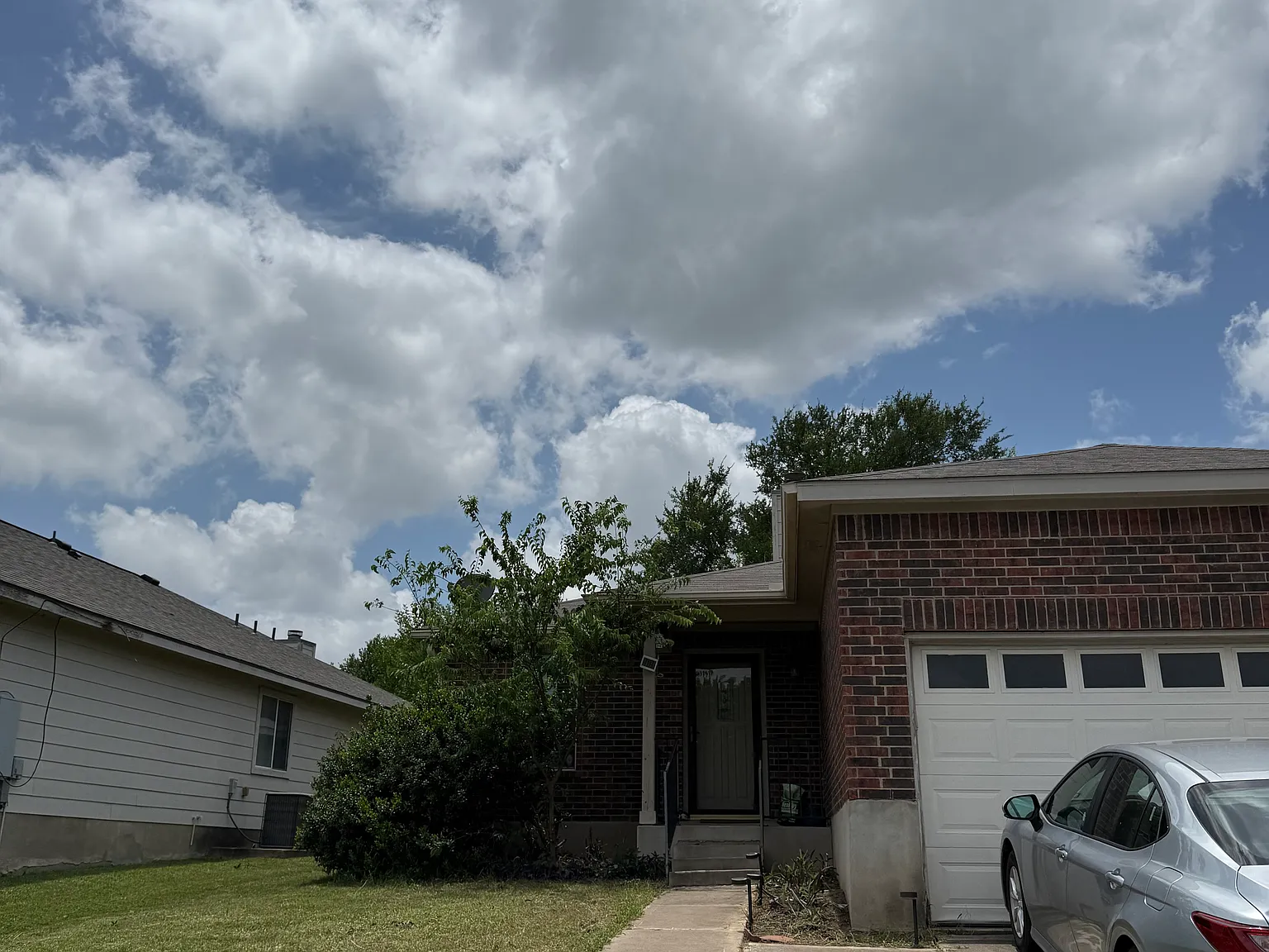 3 bed, 1347 sqft, $2,100 — Photo 1