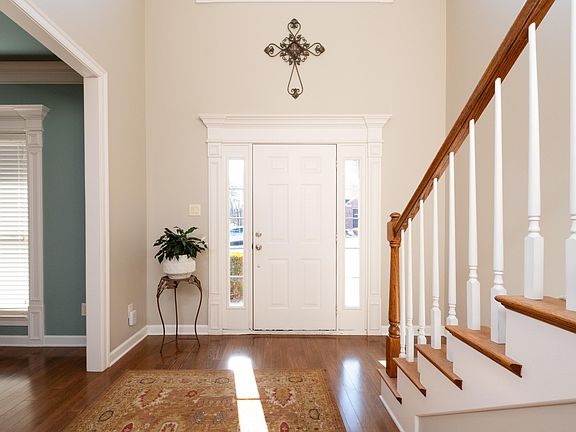 5th image of 10 Woodfern Dr