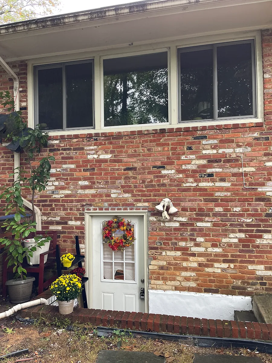 Building Photo - Saint Albans Dr