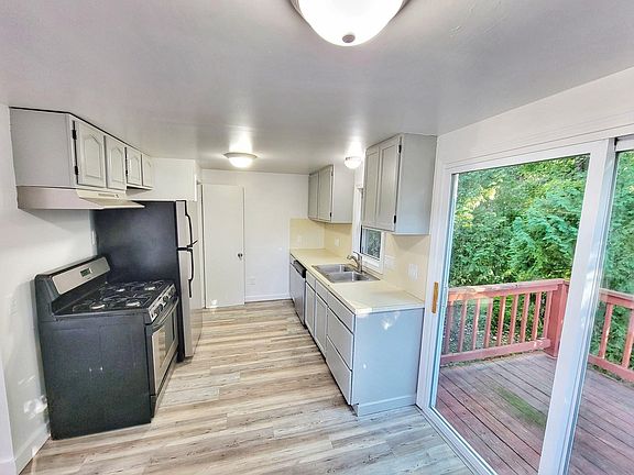 full kitchen