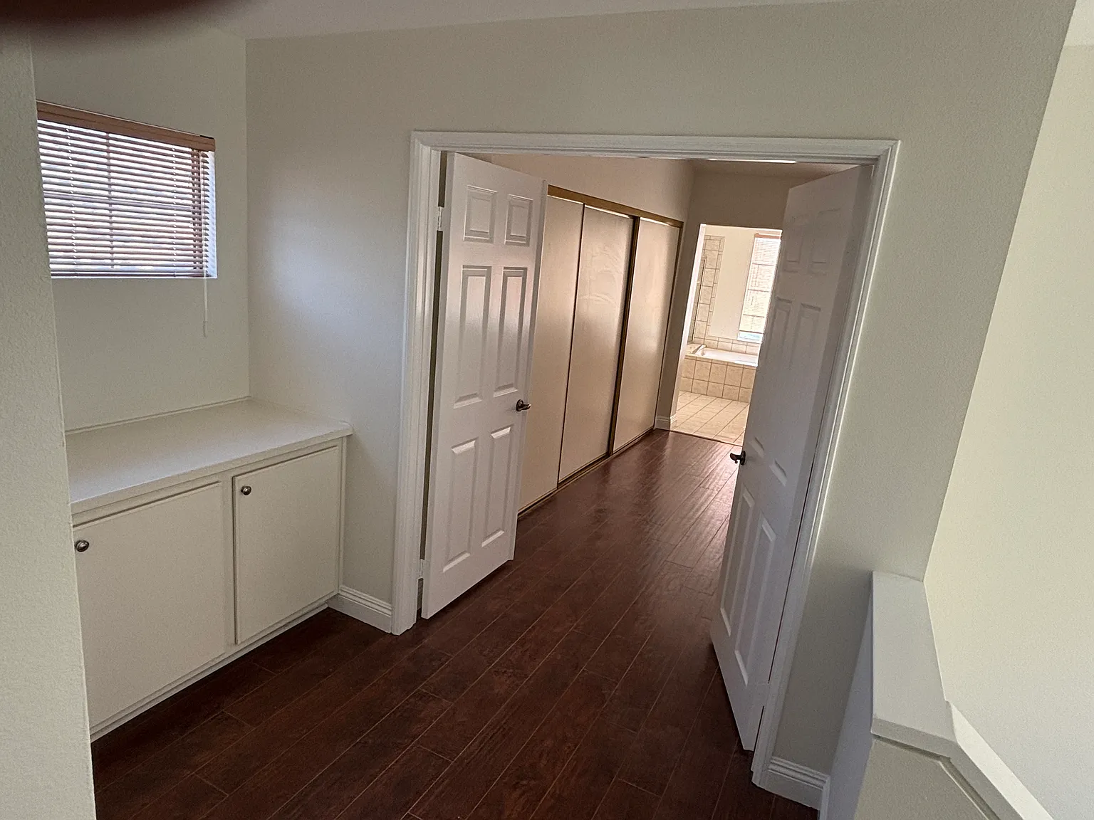 3 bed, 2.5 bath, 1717 sqft, $4,650 — Photo 4