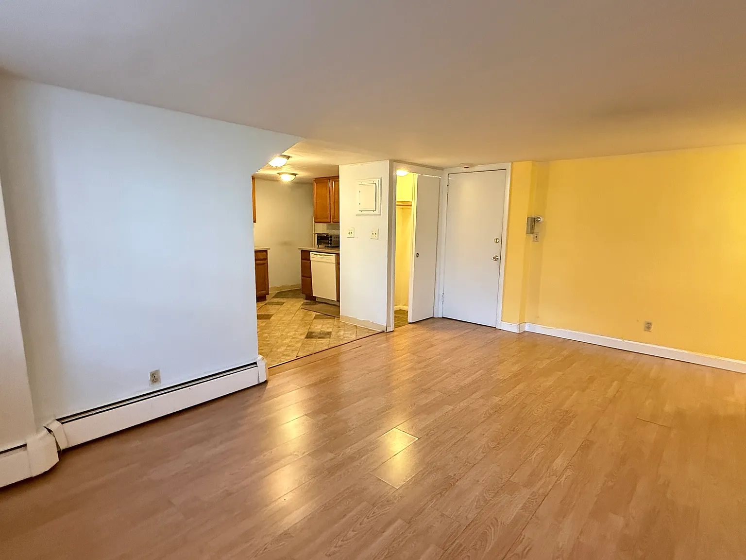 2 bed, 701 sqft, $2,400 — Photo 4