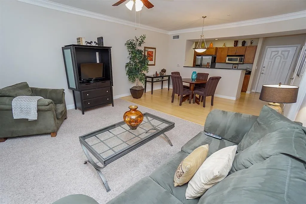 1 bed, 1.0 bath, 793 sqft, $2,200 — Photo 2
