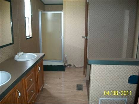 4th image of 1697 Fm 198 W