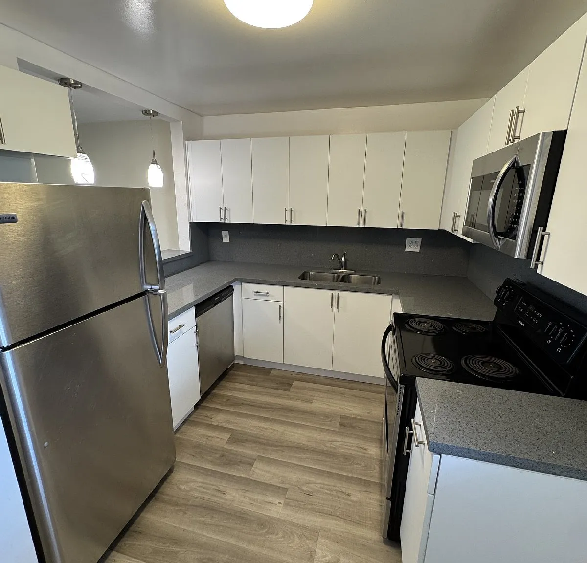 2 bed, 1084 sqft, $2,099 — Photo 4