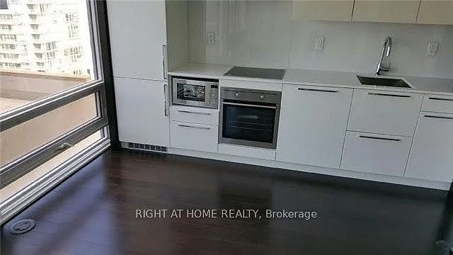 15 Grenville St #1404 — Photo 5