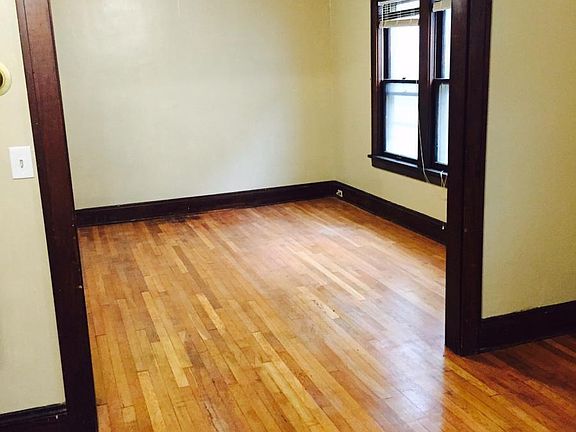 3rd image of 3133 Meadowbrook Blvd