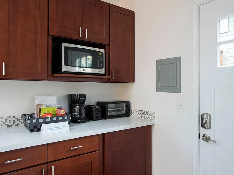 5428 Kirkwood Pl N #BACKYARD COTTAGE — Photo 3