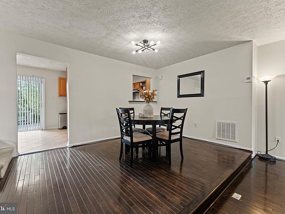 4th image of 10633 Campus Way S