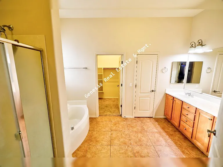 770 W Grantham St — Photo 16