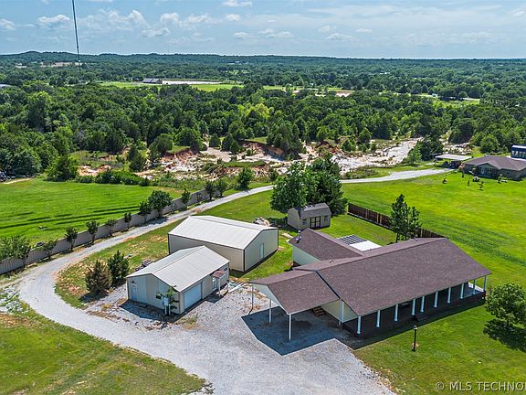3rd image of 713 Pinewood Trails Dr