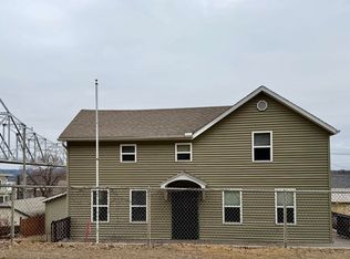 230 N 2nd St, Lansing, IA 52151