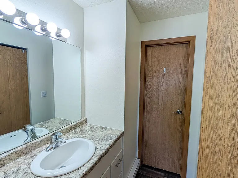 Erickson Apartments — Photo 15