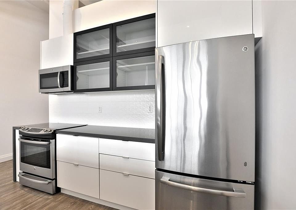 1st image of 220 Dundurn St S #116