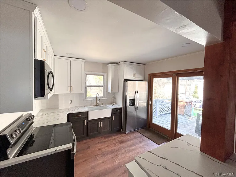 451 E Main St — Photo 7